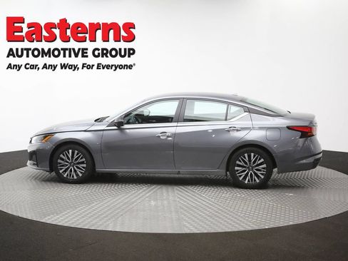 Used 2025 Nissan Altima 2.5 SV FWD image 60