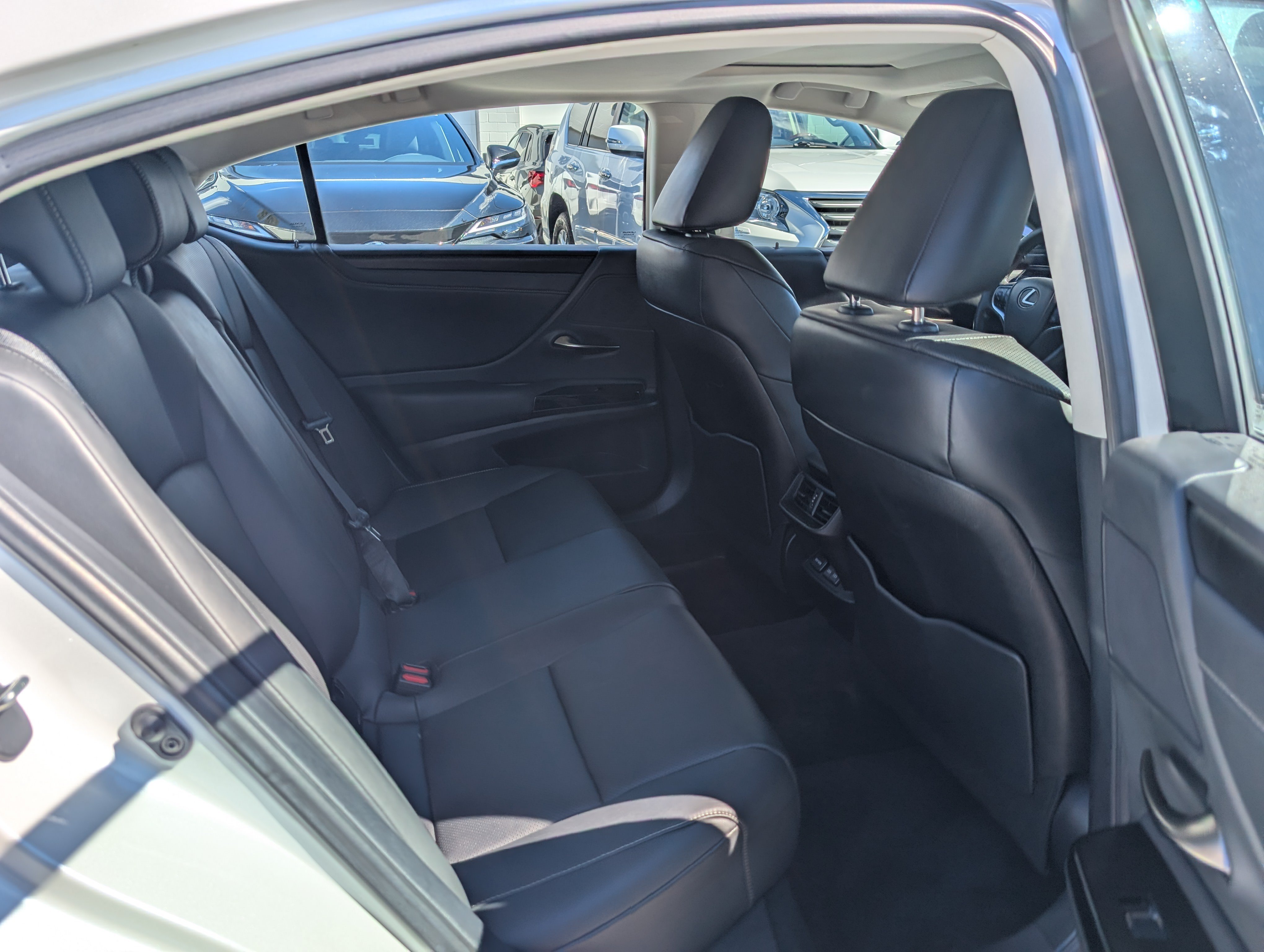 Used 2023 Lexus ES 350 w/ Premium Package FWD image 12