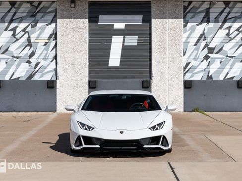 Used 2020 Lamborghini Huracan EVO image 3