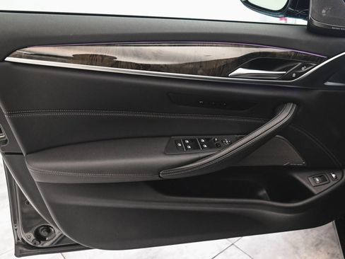 Used 2023 BMW 530e xDrive w/ Premium Package image 8