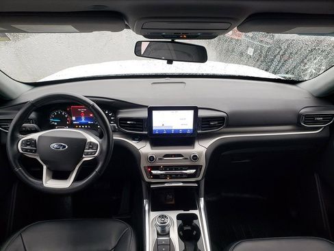 Certified 2022 Ford Explorer XLT w/ Equipment Group 202A image 12