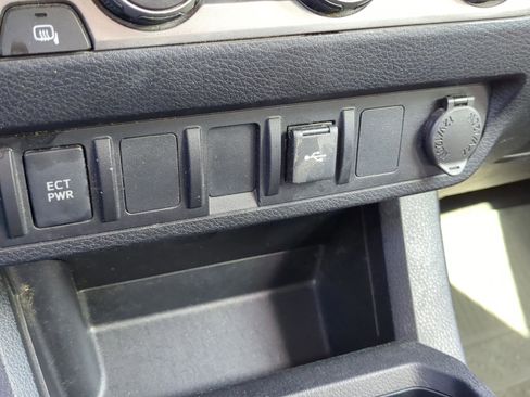 Used 2022 Toyota Tacoma SR w/ SR Convenience Package image 5