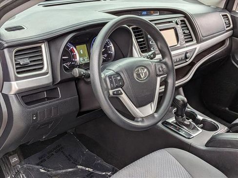Used 2016 Toyota Highlander LE image 10