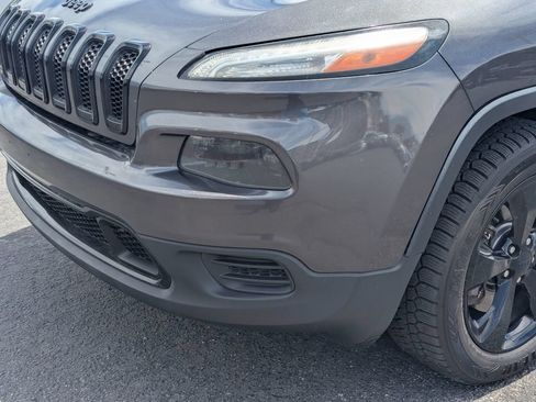 Used 2016 Jeep Cherokee Sport w/ Cold Weather Group AWD/4WD image 12