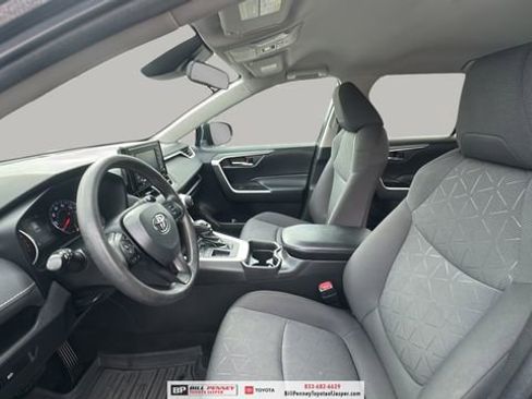Used 2021 Toyota RAV4 XLE image 11