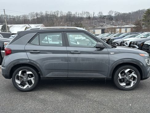Used 2023 Hyundai Venue Limited w/ Cargo Package image 2