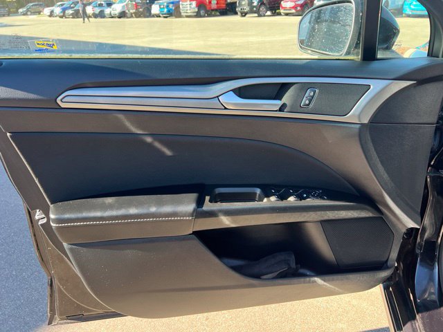 Used 2020 Ford Fusion SE FWD image 19