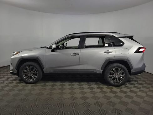 Used 2022 Toyota RAV4 XLE Premium AWD/4WD image 4