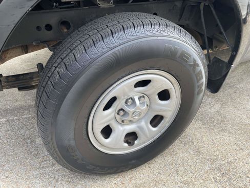 Used 2013 Nissan Frontier S image 3