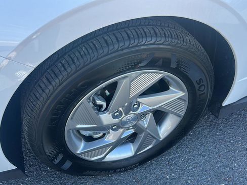 Certified 2025 Hyundai Sonata SE FWD image 2