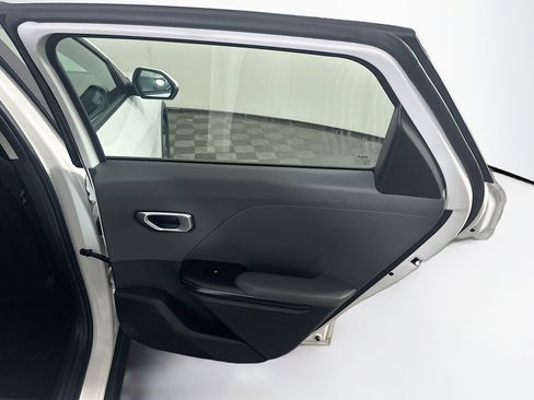 Used 2025 Kia K4 LXS image 30
