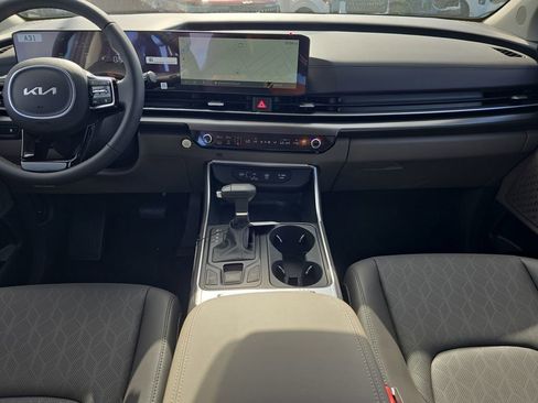 New 2026 Kia Carnival FWD image 14
