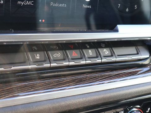 Used 2024 GMC Sierra 2500 SLE image 35