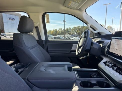 New 2025 Ford Expedition Active image 13