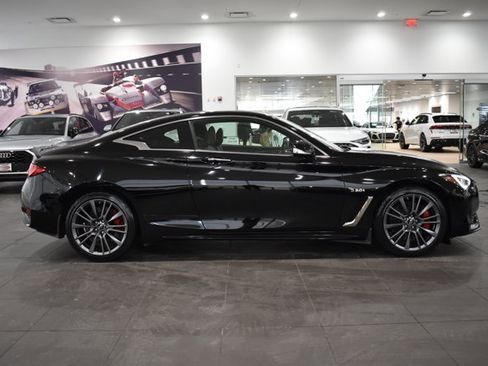 Used 2017 INFINITI Q60 Red Sport 400 image 12