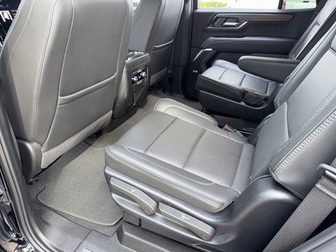 Used 2025 GMC Yukon Denali AWD/4WD image 28