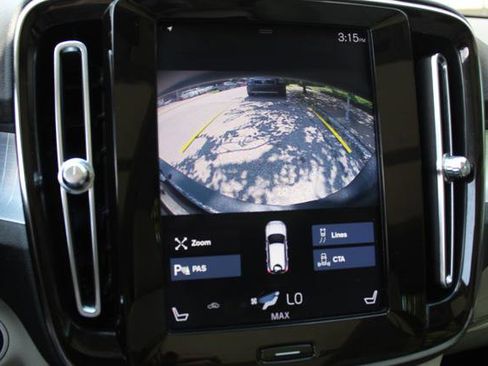 Used 2020 Volvo XC40 T5 Momentum w/ Protection Package image 25