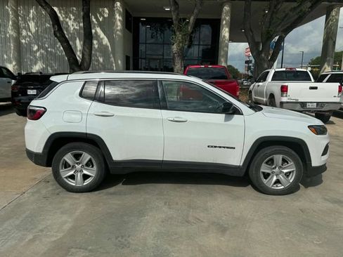 Used 2022 Jeep Compass Latitude FWD image 5