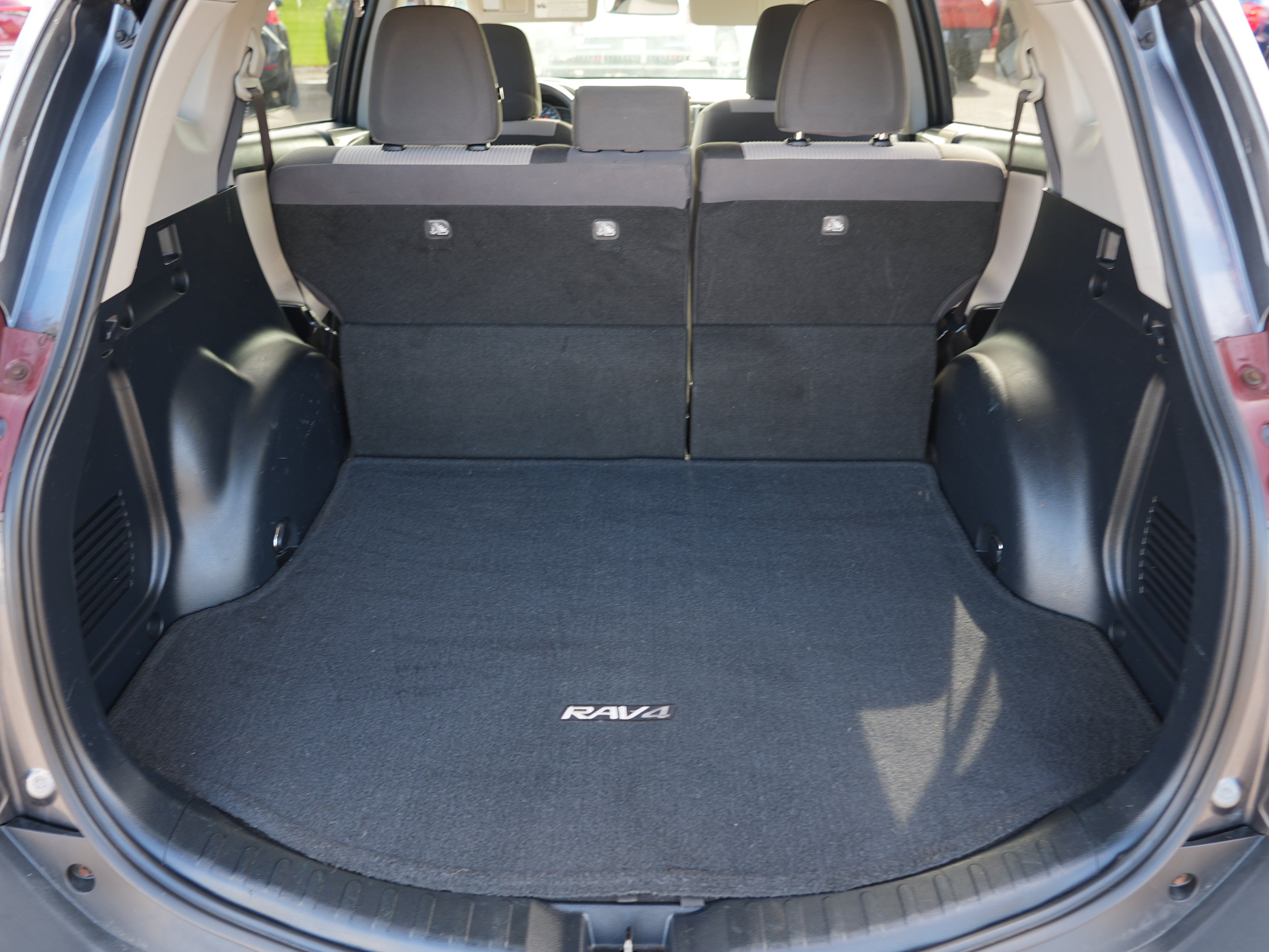 Used 2015 Toyota RAV4 LE AWD/4WD image 26