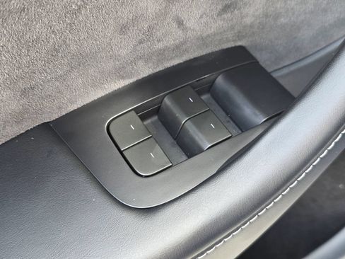 Used 2024 Tesla Model Y Long Range AWD/4WD image 24