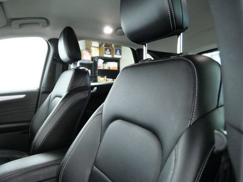 Certified 2025 Ford Escape Platinum AWD/4WD image 18