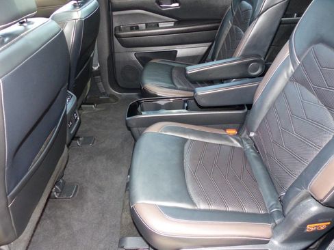 Used 2022 Nissan Pathfinder Platinum w/ Cargo Package image 32