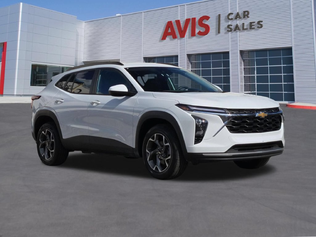 Used 2026 Chevrolet Trax LT FWD image 3