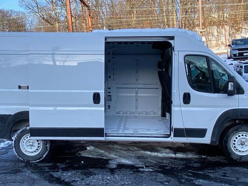 Used 2025 RAM ProMaster 2500 w/ Storage Group image 23