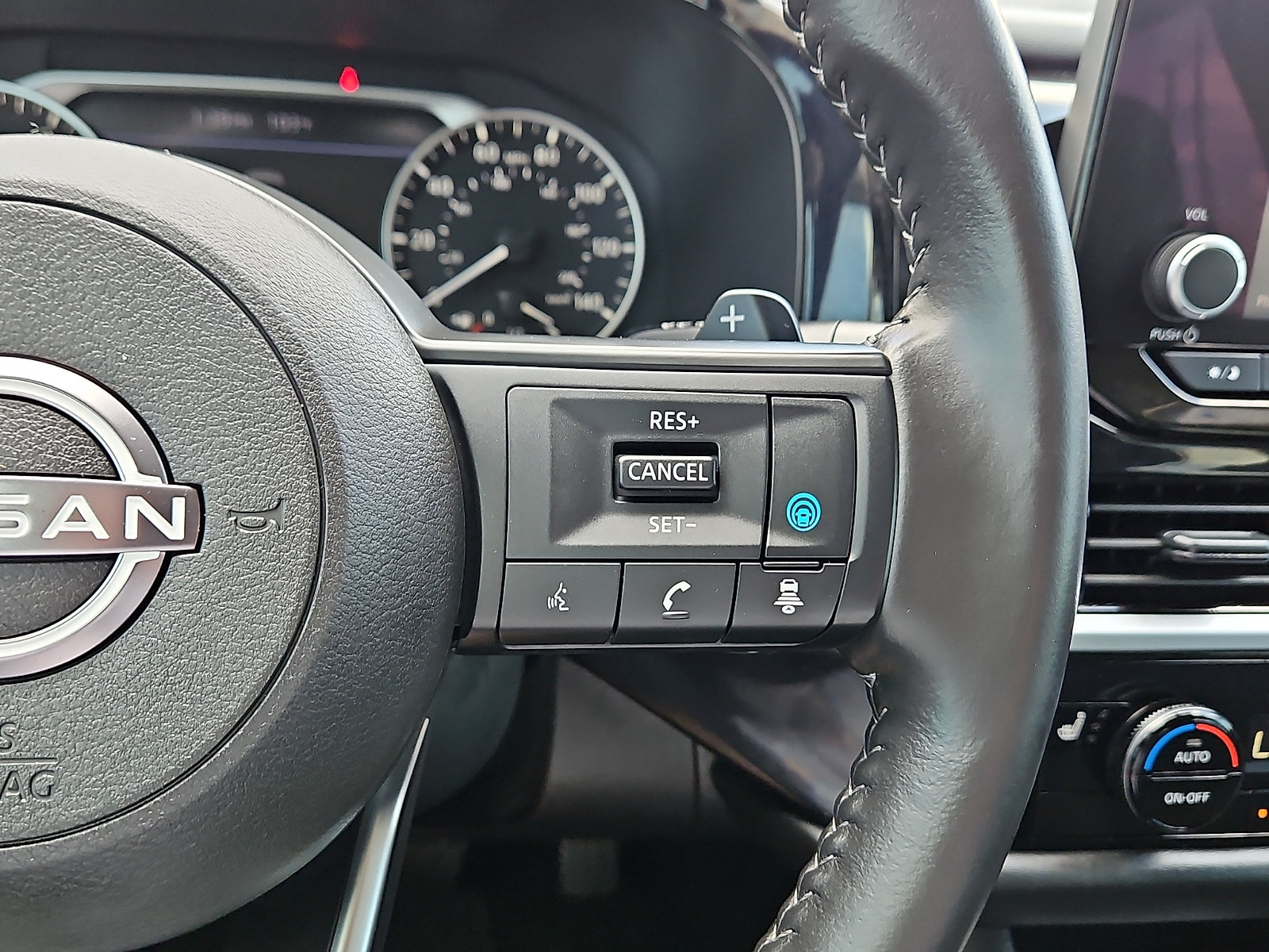 Used 2024 Nissan Pathfinder SV FWD image 18