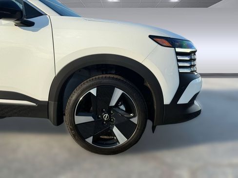 Used 2026 Nissan Kicks SR FWD image 14