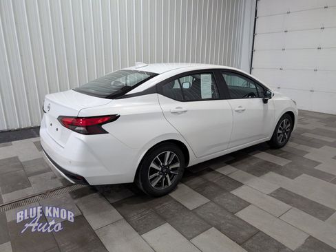 Used 2025 Nissan Versa SV image 4