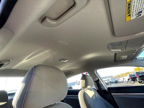 Used 2019 Hyundai Elantra SE image 17