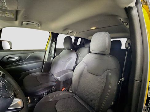 Used 2023 Jeep Renegade Altitude AWD/4WD image 14
