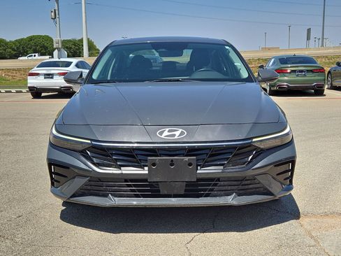 Used 2025 Hyundai Elantra Limited FWD image 10