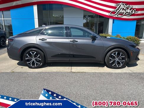 Used 2023 Toyota Crown XLE image 1