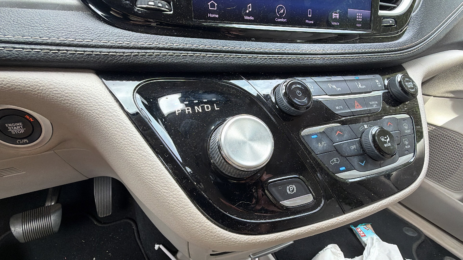 Used 2021 Chrysler Pacifica Touring-L FWD image 27