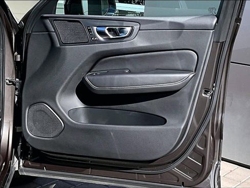 Used 2022 Volvo XC60 T8 Inscription w/ Advanced Package image 24