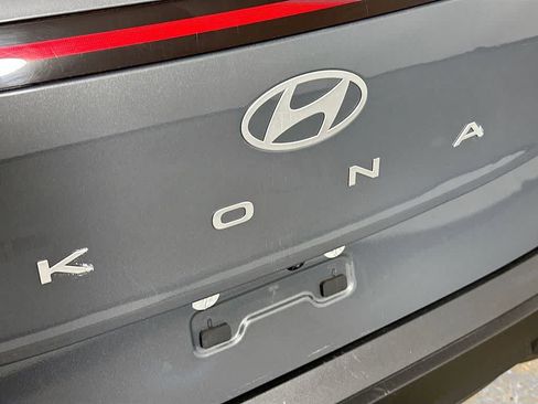 Used 2025 Hyundai Kona SEL FWD image 7