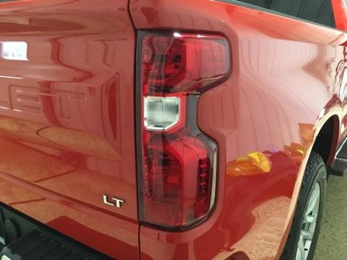 Used 2022 Chevrolet Silverado 1500 LT w/ Z71 Off-Road Package AWD/4WD image 23