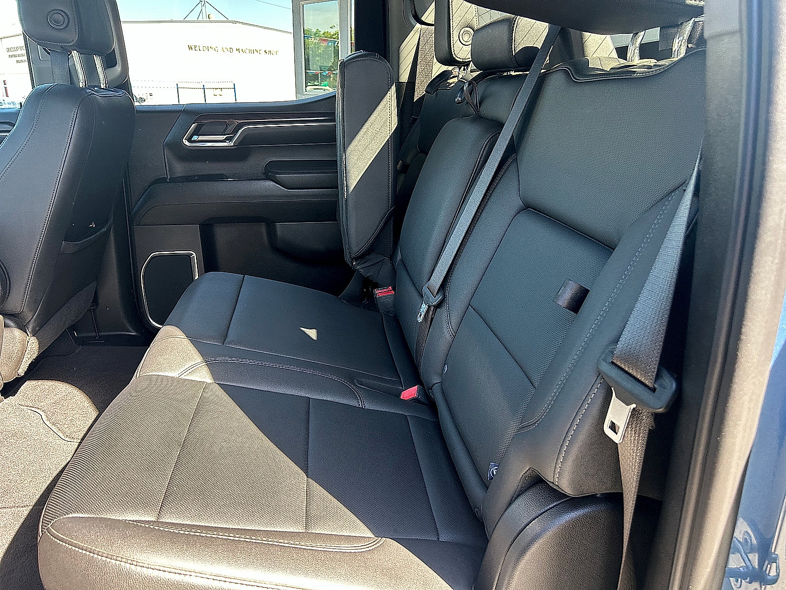 Used 2024 GMC Sierra 1500 SLT AWD/4WD image 23