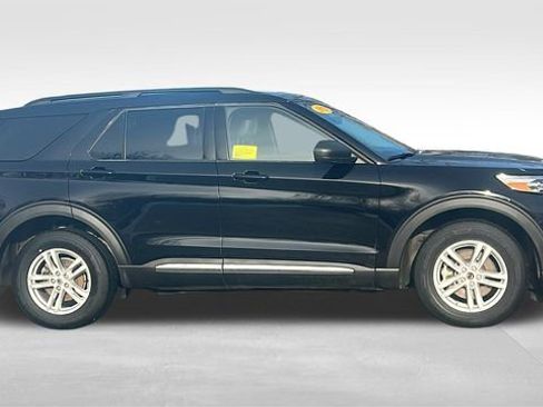 Used 2023 Ford Explorer XLT image 15