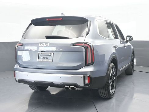 Used 2024 Kia Telluride EX w/ EX Captain's Chair Package image 5