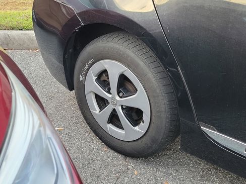 Used 2014 Toyota Prius Three image 15