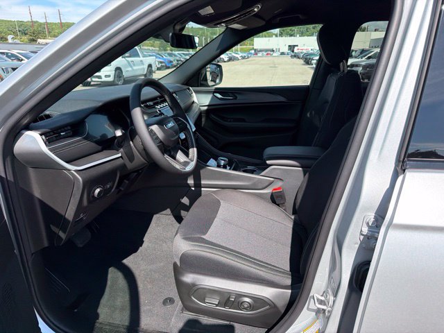New 2026 Jeep Grand Cherokee Laredo AWD/4WD image 13