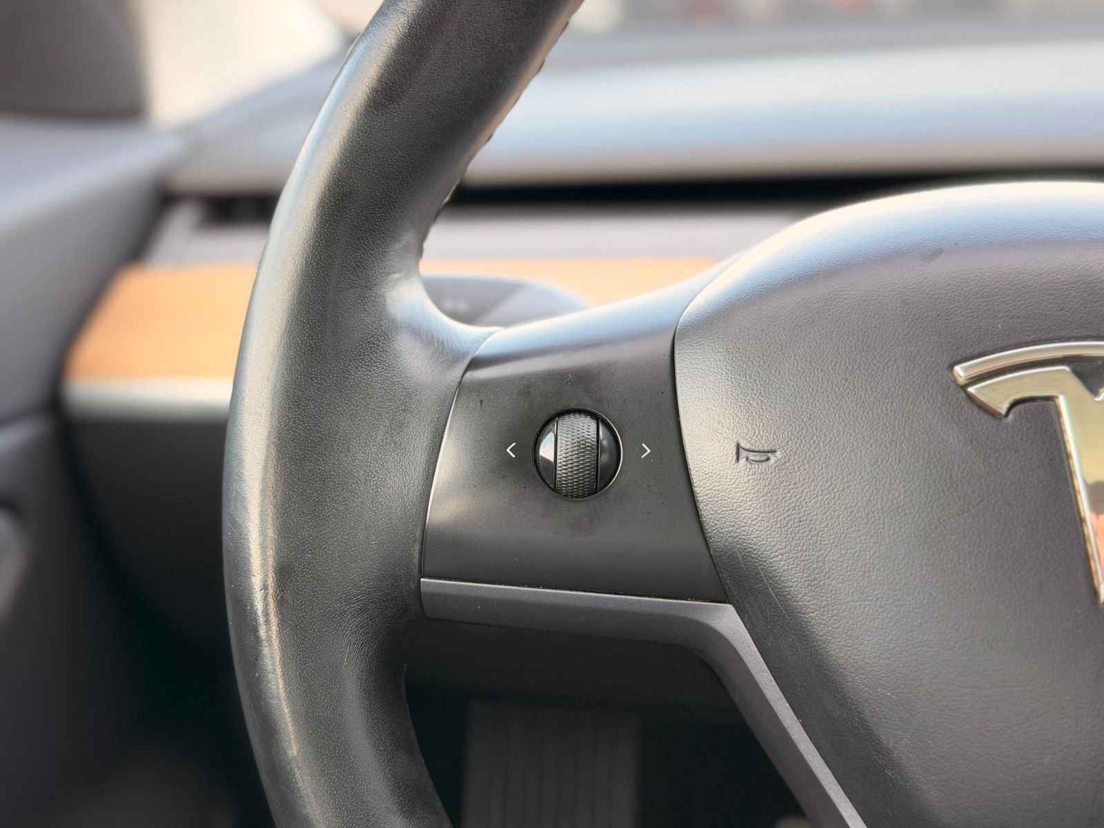 Used 2018 Tesla Model 3 Mid Range RWD image 28