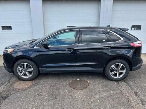 Used 2024 Ford Edge SEL w/ Convenience Package AWD/4WD image 3