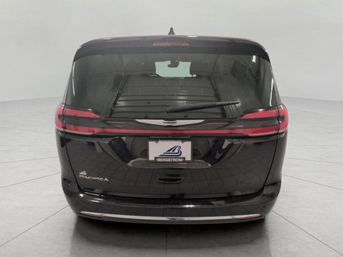 Used 2024 Chrysler Pacifica Touring-L FWD image 26