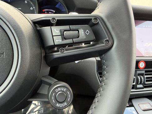 New 2026 Porsche Macan image 30