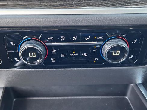 Used 2025 Chevrolet Silverado 1500 LT Trail Boss w/ Convenience Package II AWD/4WD image 17