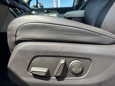 Used 2022 Kia Carnival LX FWD image 15
